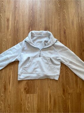 Cropped Light Gray Quarter-Zip Turtleneck Sweatshirt